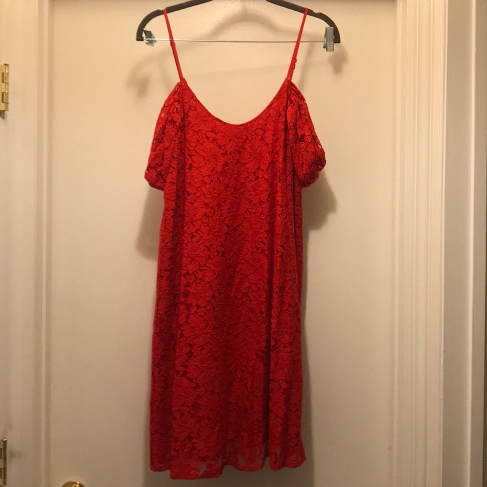 WAYF - Off the Shoulder lace dress